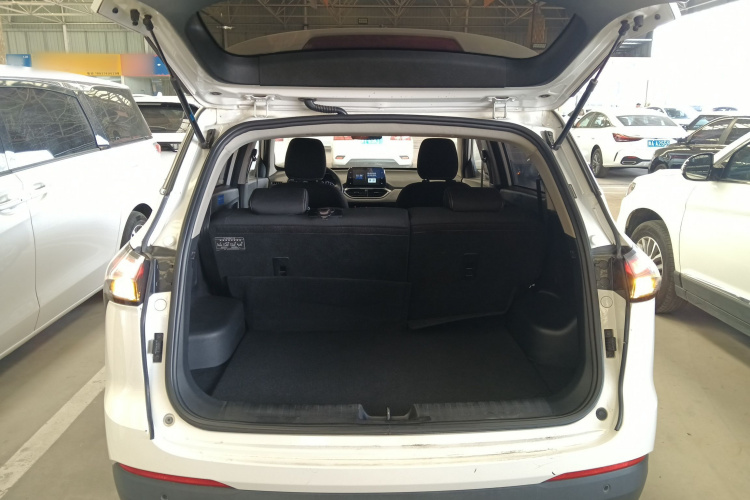 宝骏510 2019款 1.5L 手动乐享型73kW 国VI机舱底盘23