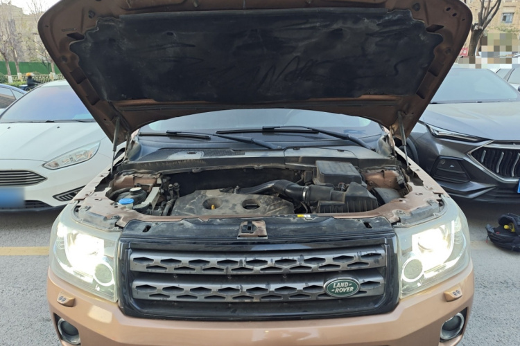 路虎 神行者2 2015款 2.0T Si4 XS典藏版机舱底盘24