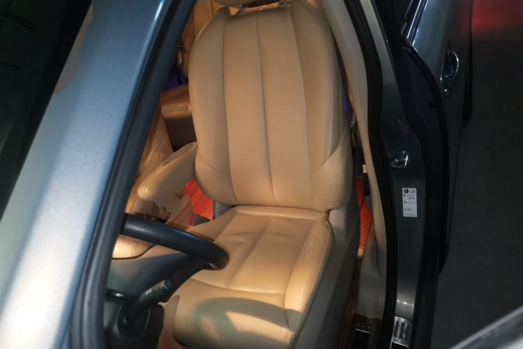 别克GL8 2018款 28T 舒适型 国VI中控内饰19