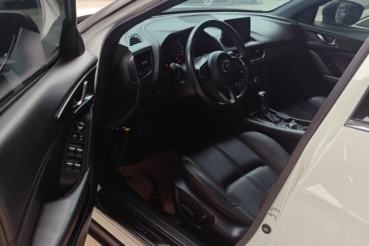 马自达CX-4 2020款 2.5L 自动两驱蓝天驾趣版中控内饰7003