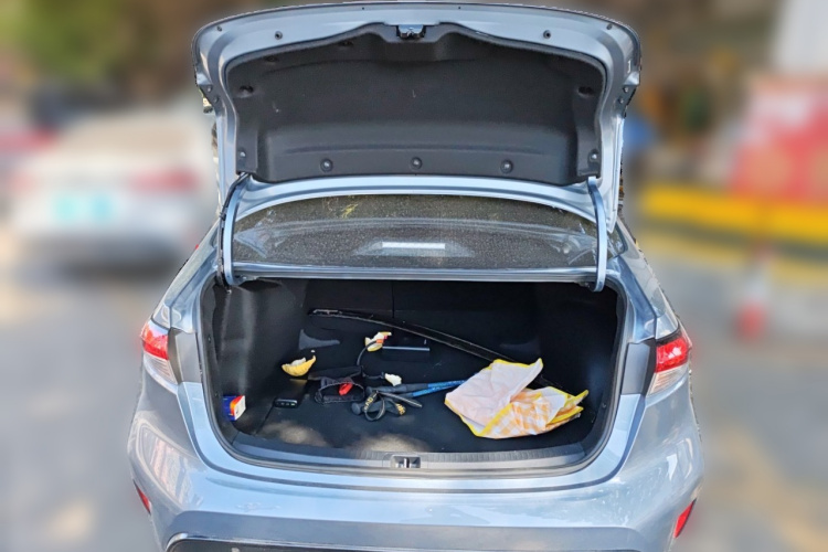 丰田 雷凌 2023款 智能电混双擎 1.8L 运动版中控内饰23