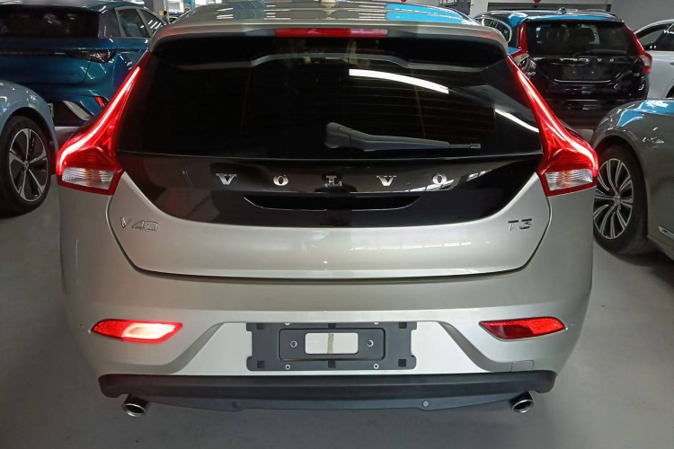 沃尔沃V40 2018款 T3 智逸版车身外观6