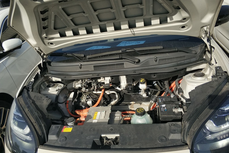 五菱汽车 五菱缤果 2023款 410km 灵犀尊享款机舱底盘24