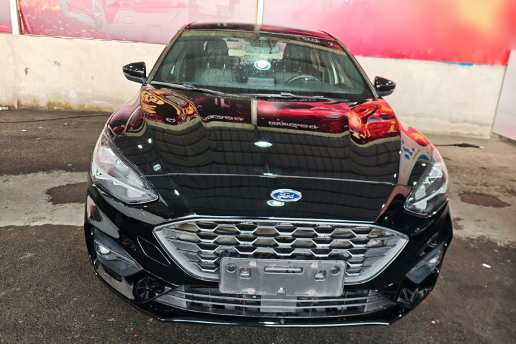 福特 福克斯 2020款 三厢 EcoBoost 180 自动ST Line车身外观2