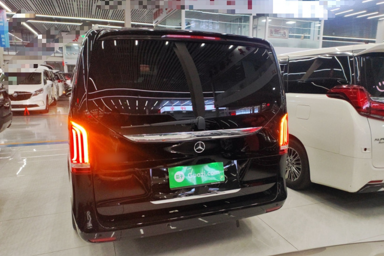 奔驰V级 2018款 V 260 尊贵版 国VI车身外观6