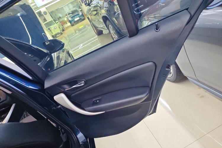 宝马1系(进口) 2013款 改款 116i 都市型中控内饰7006