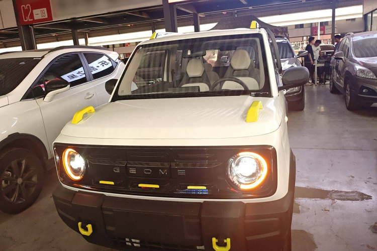 吉利银河 2025款 210km 熊猫骑士车身外观2