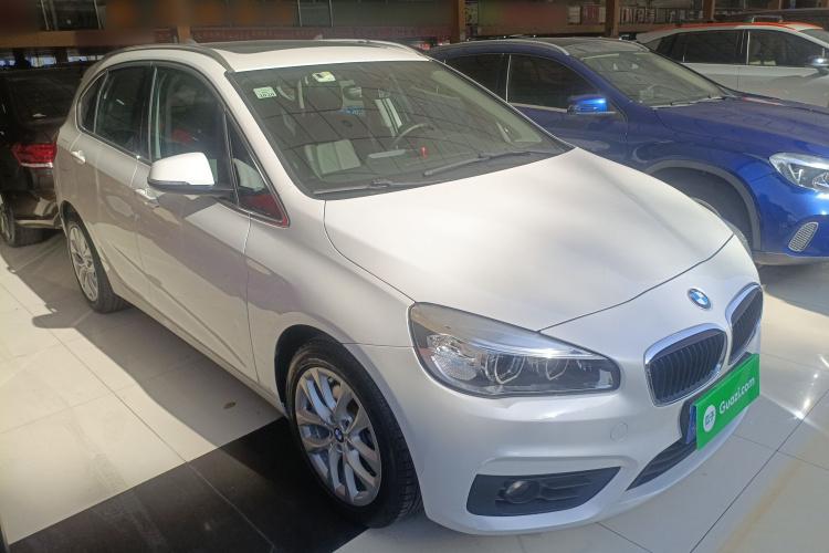 宝马2系旅行车 2016款 220i 领先型车身外观3