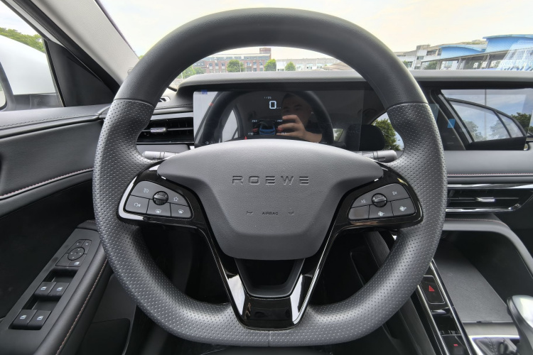 荣威i5 2023款 1.5L CVT豪华版中控内饰7002