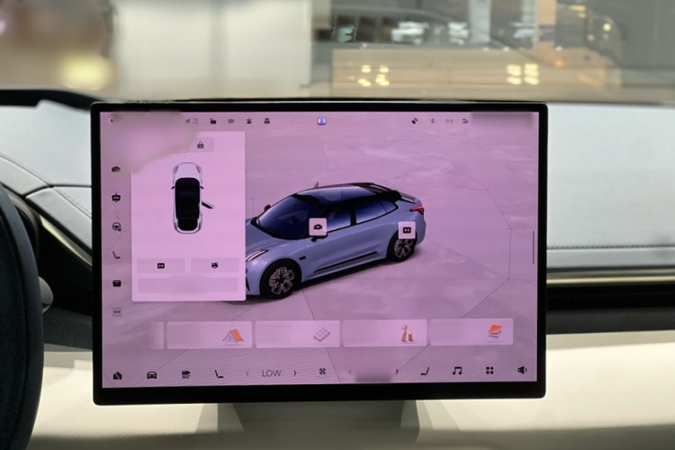 极氪001 2025款 WE版 100kWh 后驱中控内饰7005