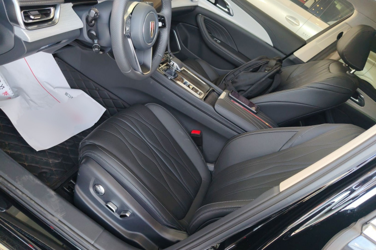 红旗H5 2025款 2.0T 自动旗领版中控内饰19