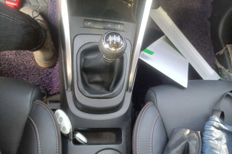 比亚迪 元 2016款 1.5L 手动尊贵型局部细节18