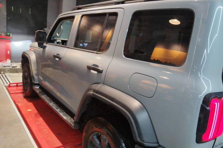 坦克300 2024款 2.0T 征服者车身外观4