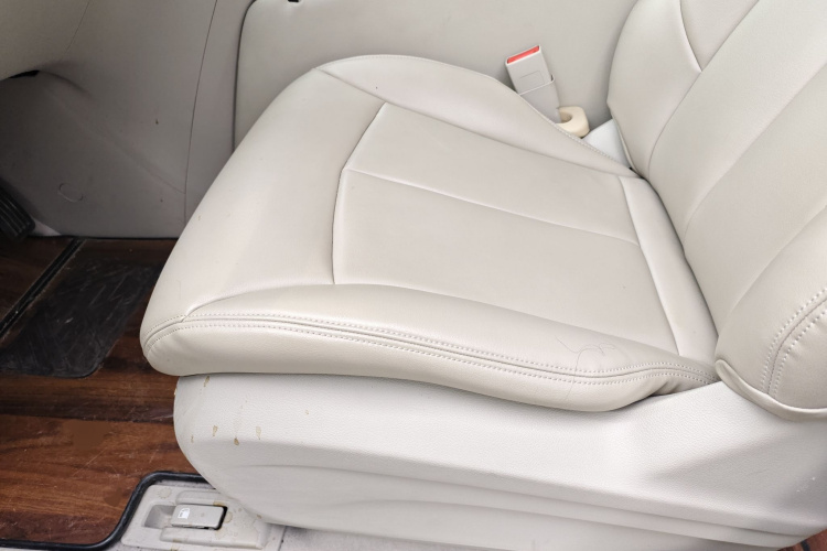 别克GL8 2022款 陆上公务舱 652T 舒适型中控内饰19