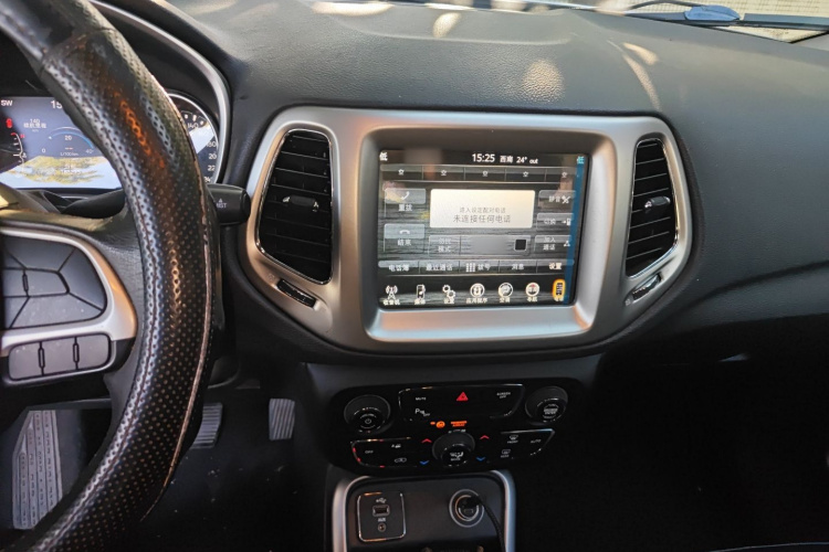 Jeep 指南者 2017款 200T 自动家享版局部细节16