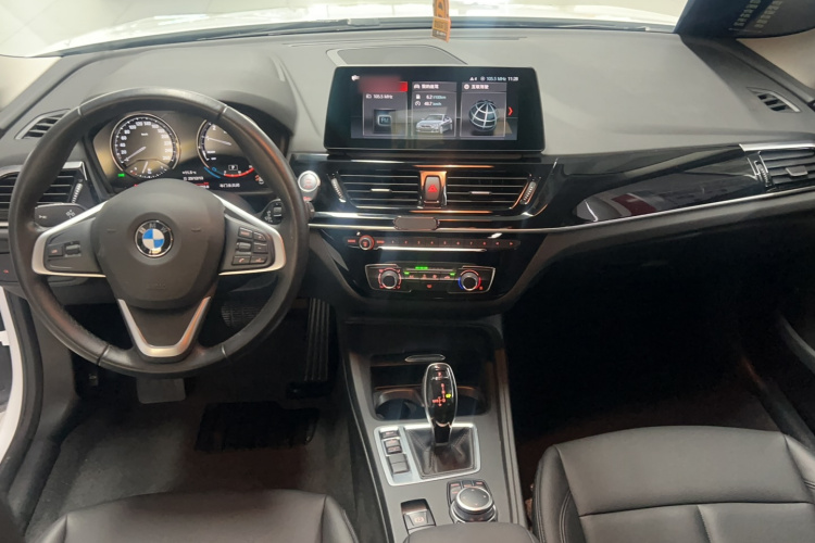 宝马1系 2023款 120i M运动版中控内饰7003