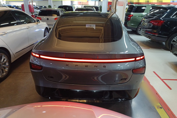 小鹏P7 2020款 562E性能版车身外观6