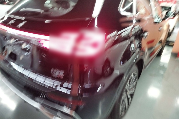 红旗HS5 2023款 2.0T 四驱旗享Pro版车身外观9