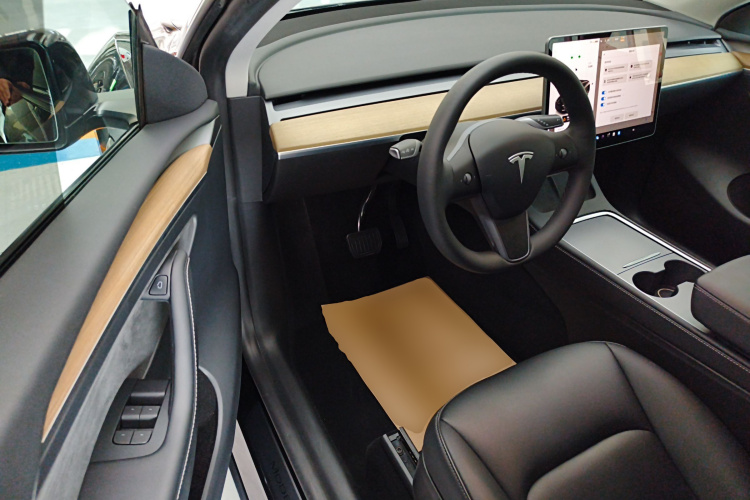 特斯拉 Model Y 2022款 改款 后轮驱动版中控内饰20