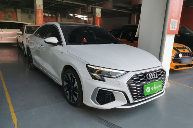 奥迪A3 2024款 A3L Limousine 35 TFSI 时尚运动型车身外观3