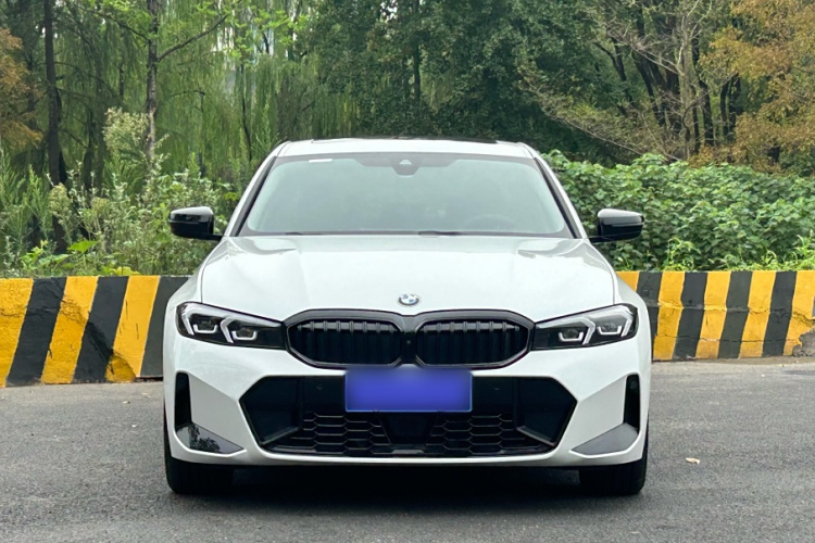 宝马3系 2025款 330Li M运动曜夜套装车身外观6005