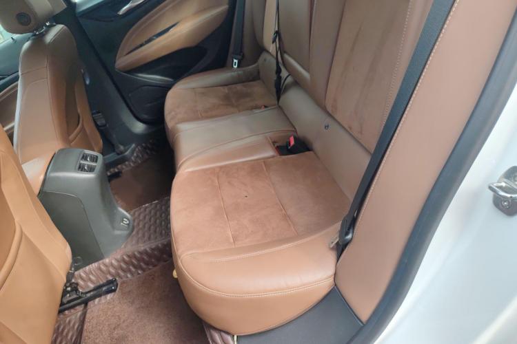 别克 君威 2019款 20T 豪华型 国VI中控内饰7001