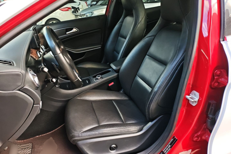 奔驰GLA(进口) 2015款 GLA 260 4MATIC中控内饰19