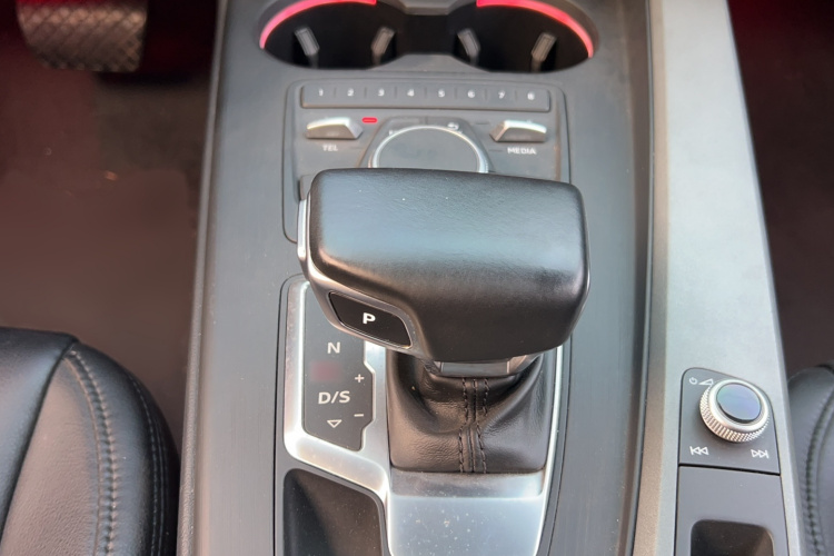 奥迪A4L 2017款 Plus 40 TFSI 进取型局部细节18