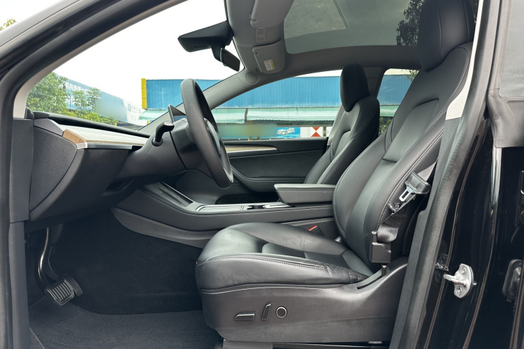 特斯拉 Model Y 2022款 后轮驱动版中控内饰7002