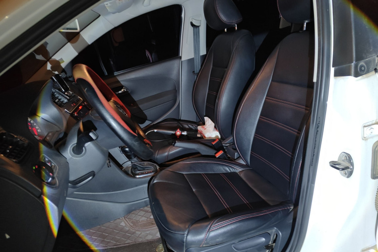 大众 Polo 2016款 1.4L 自动风尚型中控内饰19