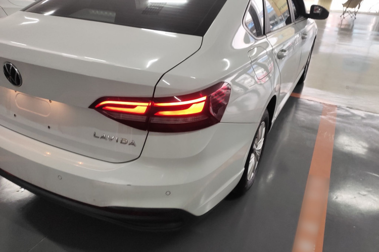 大众 朗逸 2023款 1.5L 自动得逸版车身外观9