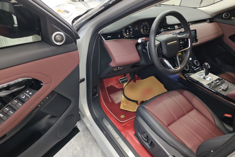 路虎 揽胜极光 2023款 极光L 249PS 豪华版中控内饰7003