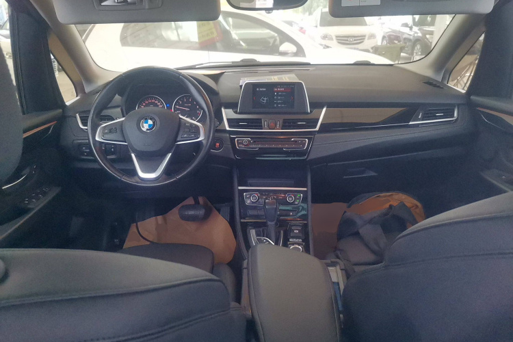 宝马2系旅行车 2016款 218i 运动设计套装中控内饰12