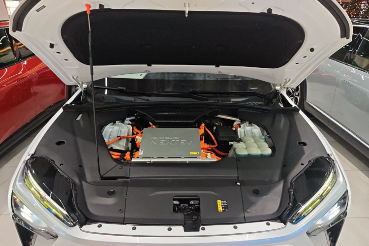 蔚来ES8 2020款 580KM 签名版 六座版机舱底盘24