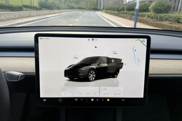 特斯拉 Model Y 2022款 后轮驱动版中控内饰7004