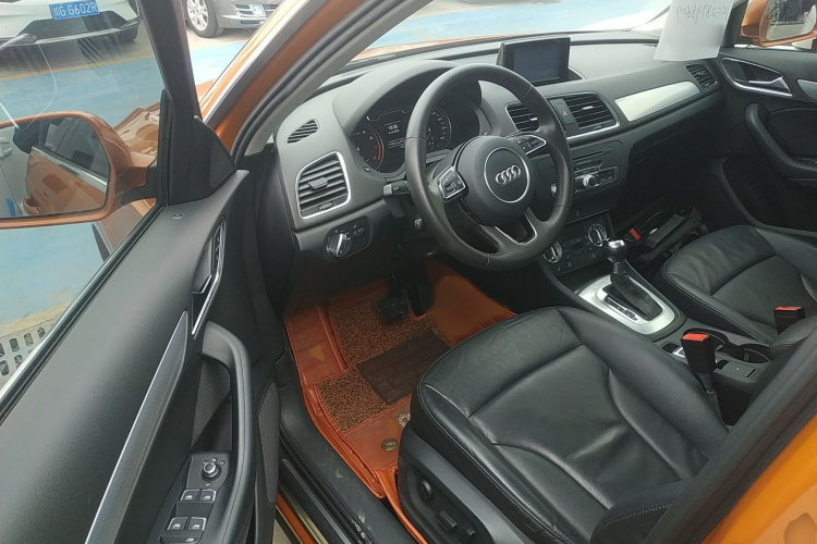 奥迪Q3 2013款 35 TFSI 舒适型中控内饰7003