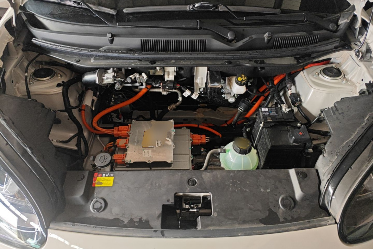 五菱汽车 五菱缤果 2024款 333km 悦享款机舱底盘24