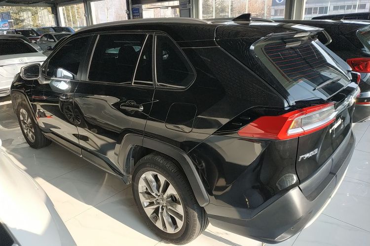 丰田 威兰达 2022款 2.0L CVT两驱豪华PLUS版车身外观4