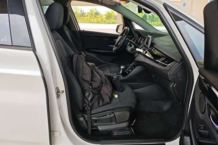 宝马2系旅行车 2018款 218i 时尚型中控内饰41