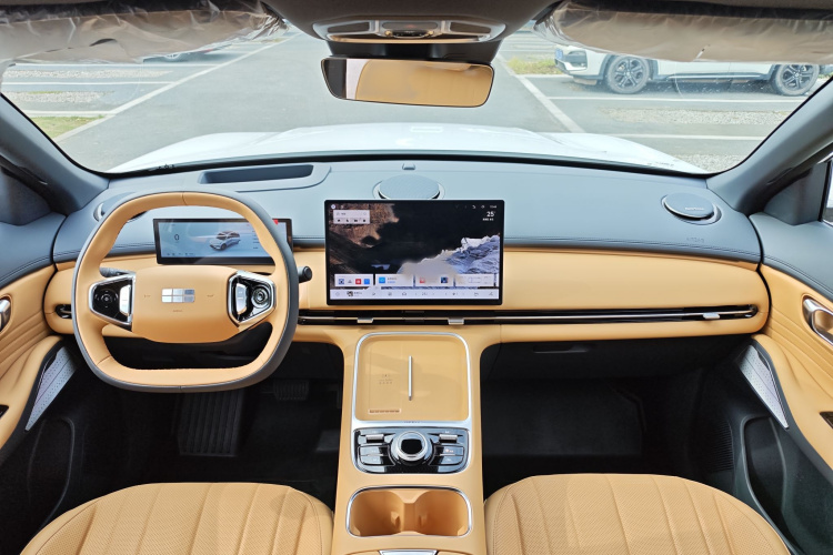 吉利银河 银河星舰7 EM-i 2025款 120km 探索+版中控内饰7006