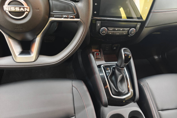 日产 逍客 2023款 经典 2.0L CVT XV舒适版中控内饰7003