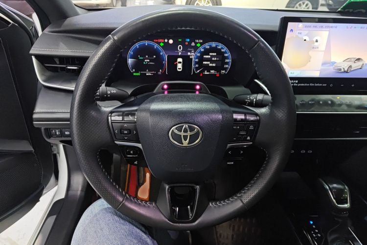 丰田 凯美瑞 2024款 双擎 2.0HXS 运动Plus版中控内饰13