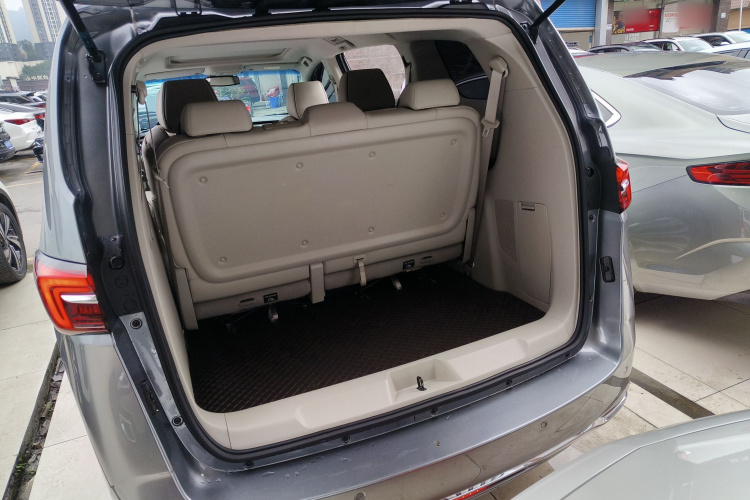 别克GL8 2020款 陆上公务舱 652T 豪华型机舱底盘23