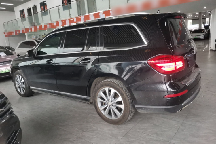 奔驰GLS 2016款 GLS 400 4MATIC动感型车身外观4