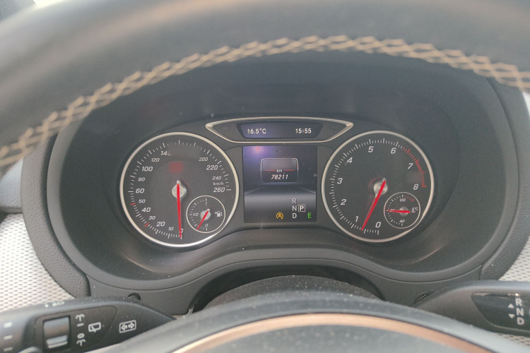 奔驰B级 2015款 B 200 动感型局部细节14