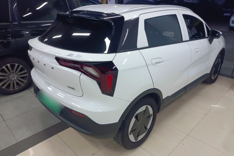 吉利几何E萤火虫 2024款 401km 星光车身外观7