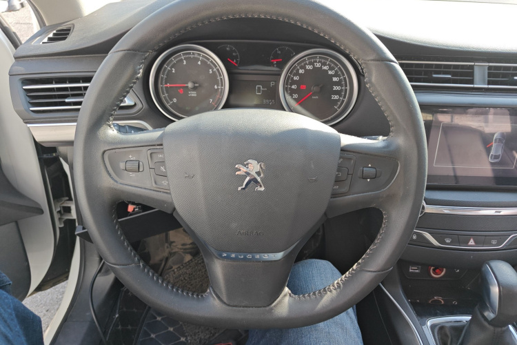 标致408 2015款 1.2T 自动豪华版中控内饰13