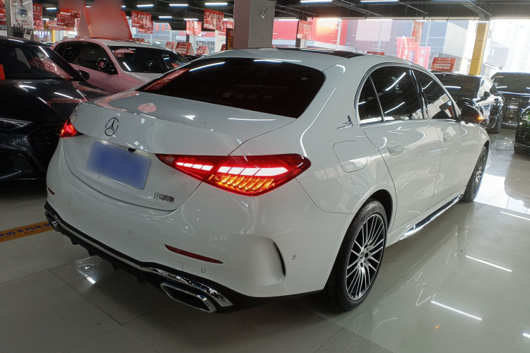 奔驰C级 2023款 改款二 C 260 L 运动版车身外观7