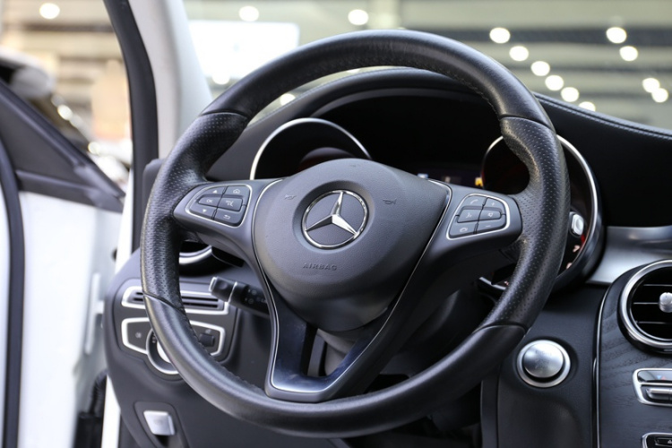 奔驰C级 2018款 C 200 L 运动版局部细节13