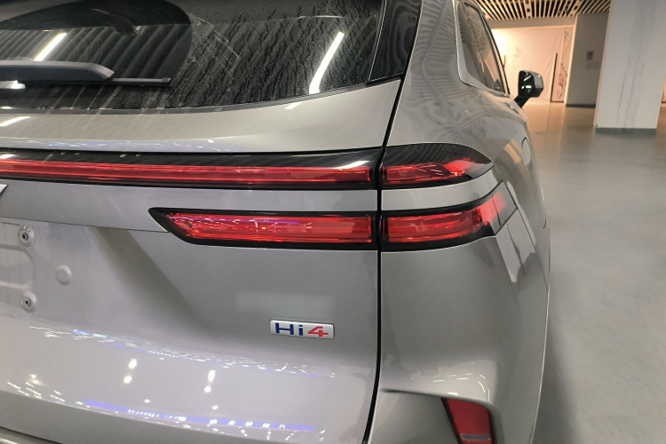 魏牌 摩卡新能源 2024款 Hi4 四驱长续航版车身外观9